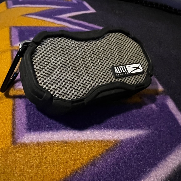 🔥Altec Lansing mini blue tooth speaker,cord and Cyber Power charge pack 2.1A🔥 - Picture 3 of 5